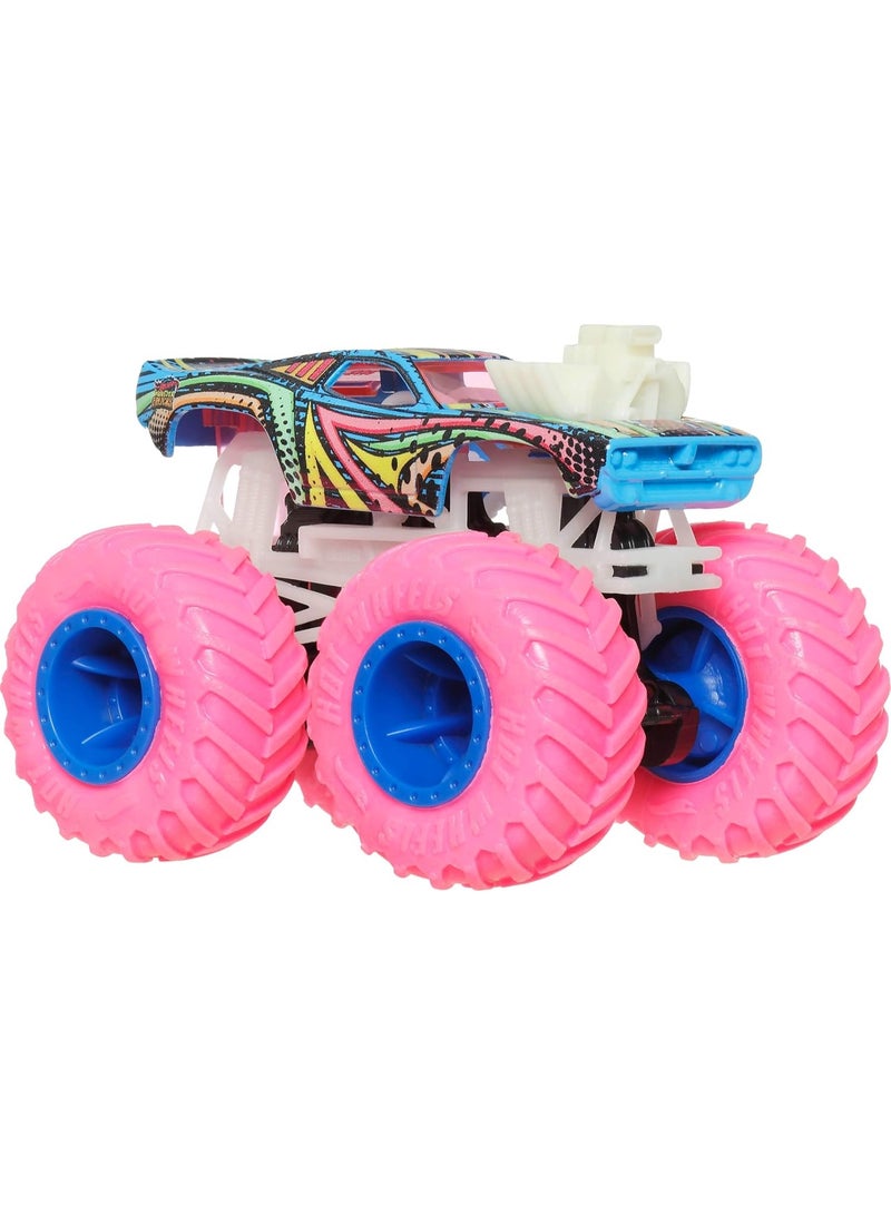 Hot Wheels لعبة شاحنة الوحش مصنوعة من المعدن تتوهج في الظلام مقياس 1:64 - قطعة واحدة فقط، متنوعة - Image 3