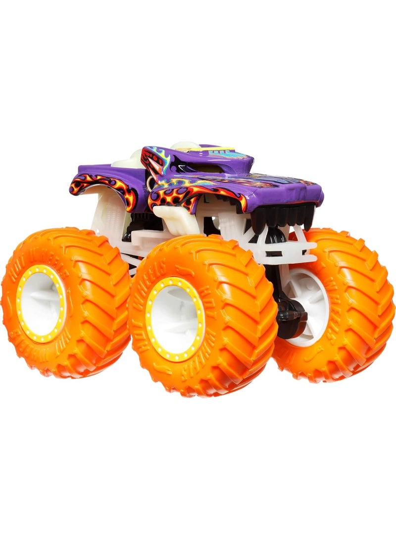 Hot Wheels لعبة شاحنة الوحش مصنوعة من المعدن تتوهج في الظلام مقياس 1:64 - قطعة واحدة فقط، متنوعة - Image 2