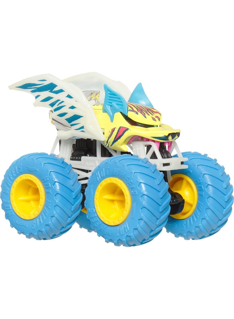 Hot Wheels لعبة شاحنة الوحش مصنوعة من المعدن تتوهج في الظلام مقياس 1:64 - قطعة واحدة فقط، متنوعة - Image 1