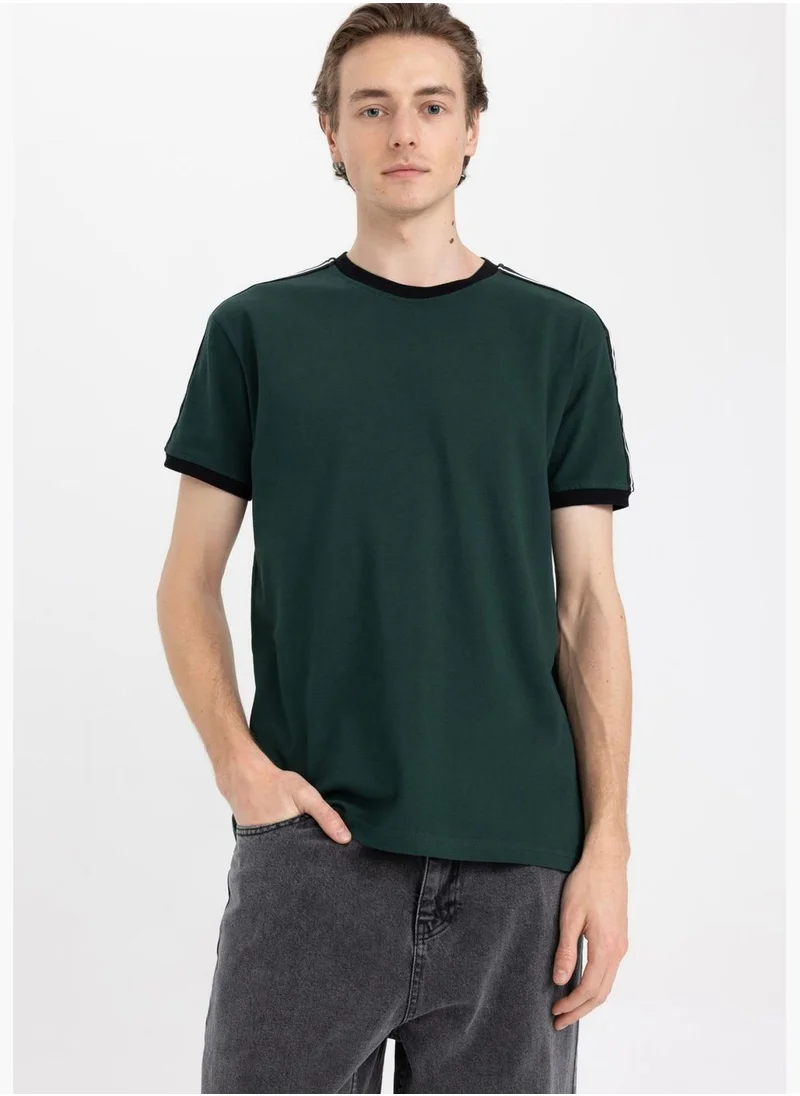 ديفاكتو Man Crew Neck Short Sleeve Knitted T-Shirt