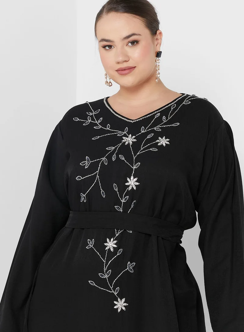 Hayas Closet Curve V-Neck Embellished Jalabiya