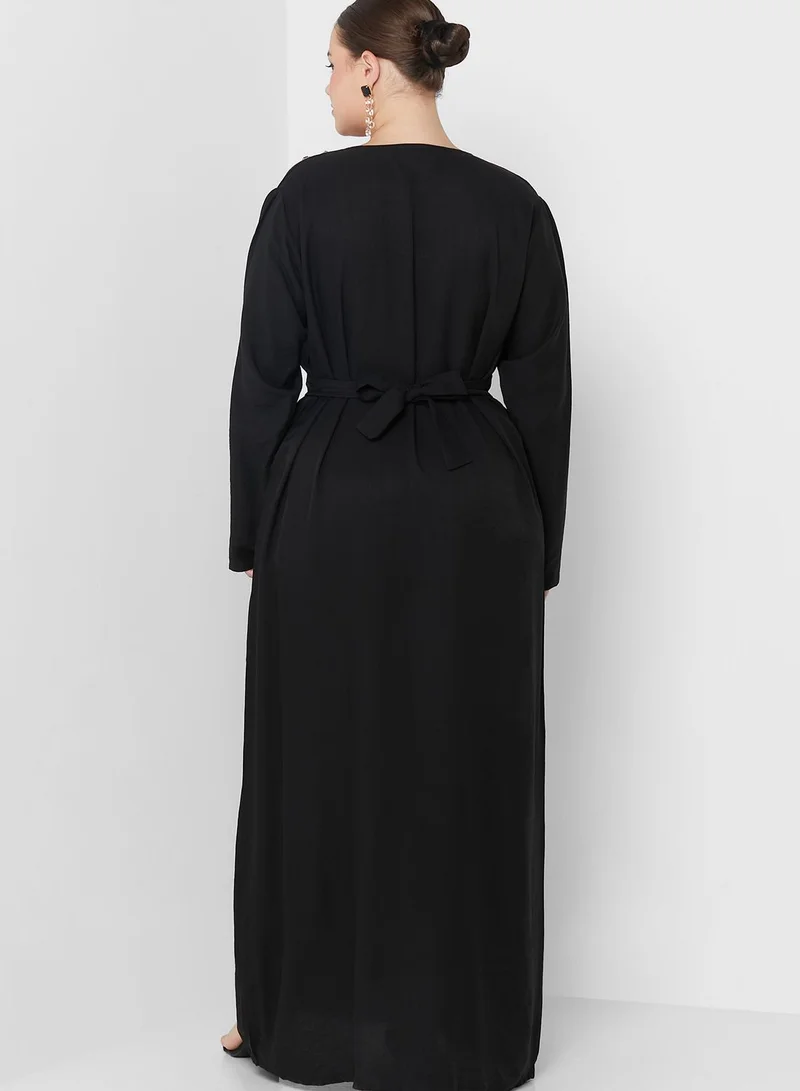 Hayas Closet Curve V-Neck Embellished Jalabiya