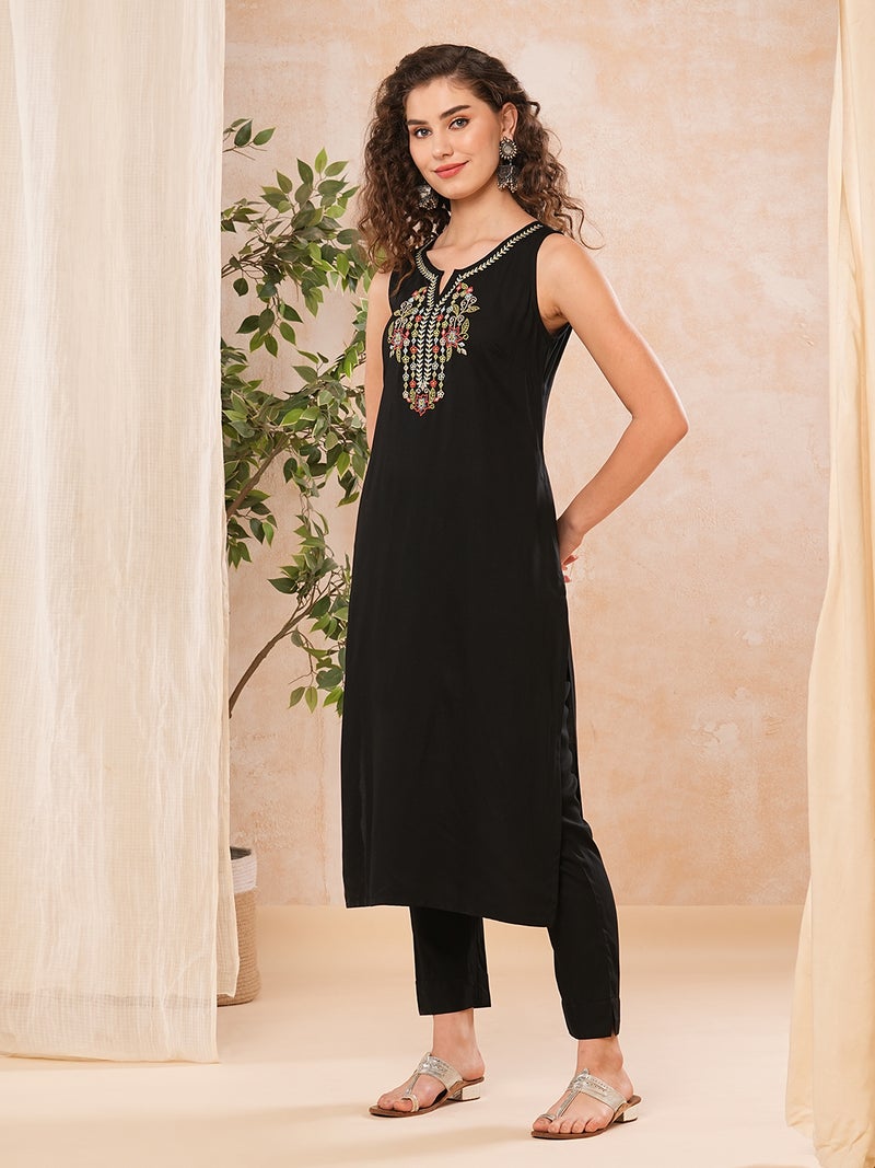 globus Globus Women Floral Embroidered Straight Kurta & Pant Set  - Image 2