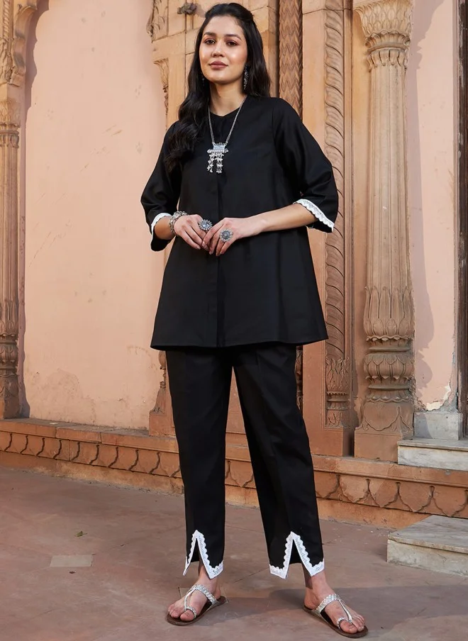 SASSAFRAS Black Lace Detail Kurti with Trousers for Women