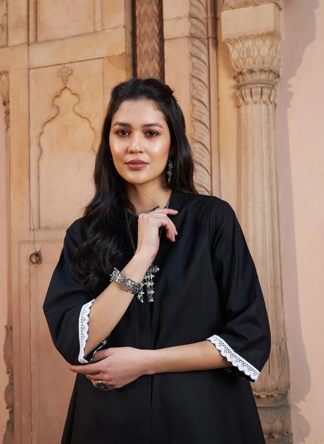 SASSAFRAS Black Lace Detail Kurti with Trousers for Women