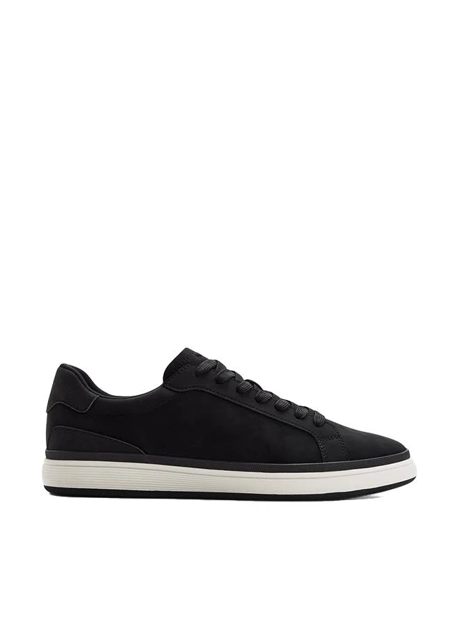 Tyrell Men Black Low Top Sneaker