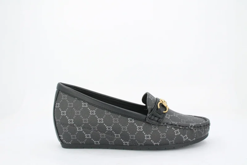 ميلانو كورا لوفرز وموكاسين