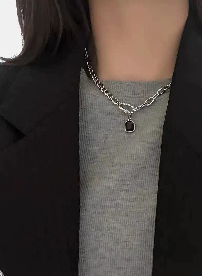 Goolsky Minimalist Black Gemstone Pendant Necklace for Women – Dainty Sweet-Cool Style, High-End Simple Clavicle Chain Jewelry  - Image 3