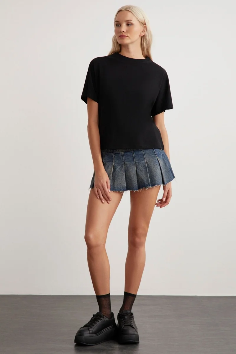 جريميلانج Lottie Women's 100% Organic Cotton Regular Fit Crew Neck Basic Short Sleeve Black T-shirt