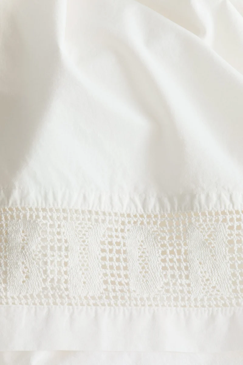 H&M Lace-trimmed cotton tablecloth