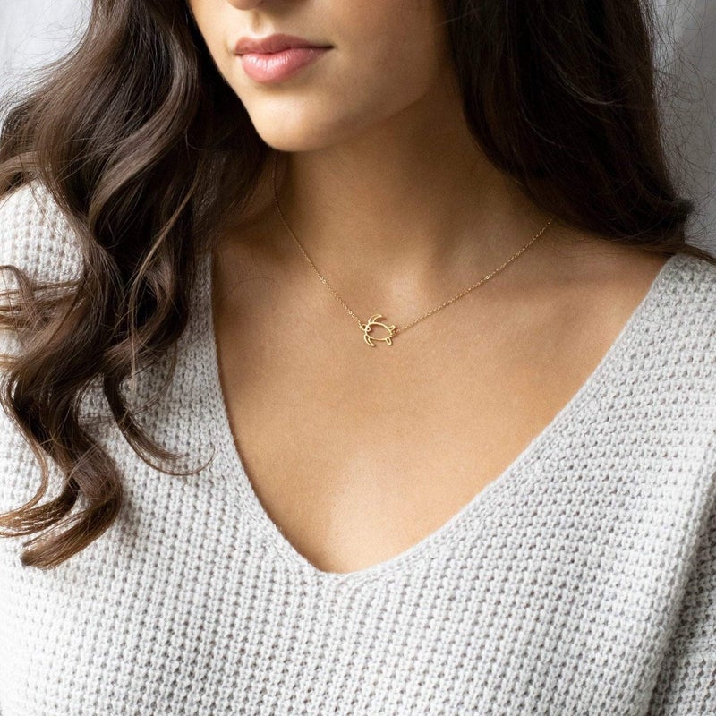 ميفيكو قلادة سلحفاة ذهبية أنيقة من ميفيكو للنساء، مطلية بالذهب عيار 14 قيراطًا، قلادة سلحفاة بحرية صغيرة لطيفة على شكل بوهو للفتيات المراهقات...، معدنية - Image 2