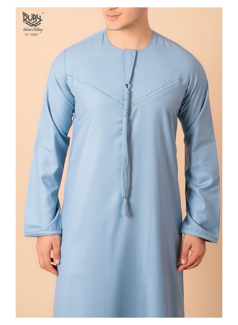 روبي للملابس الإسلامية ثوب إماراتي أزرق سمائي كلاسيكي للرجال بسحاب وتطريز معقد، كوفية رجالية بياقة مستديرة وأكمام طويلة، عباءة سعودية للمسلمين. - Image 5