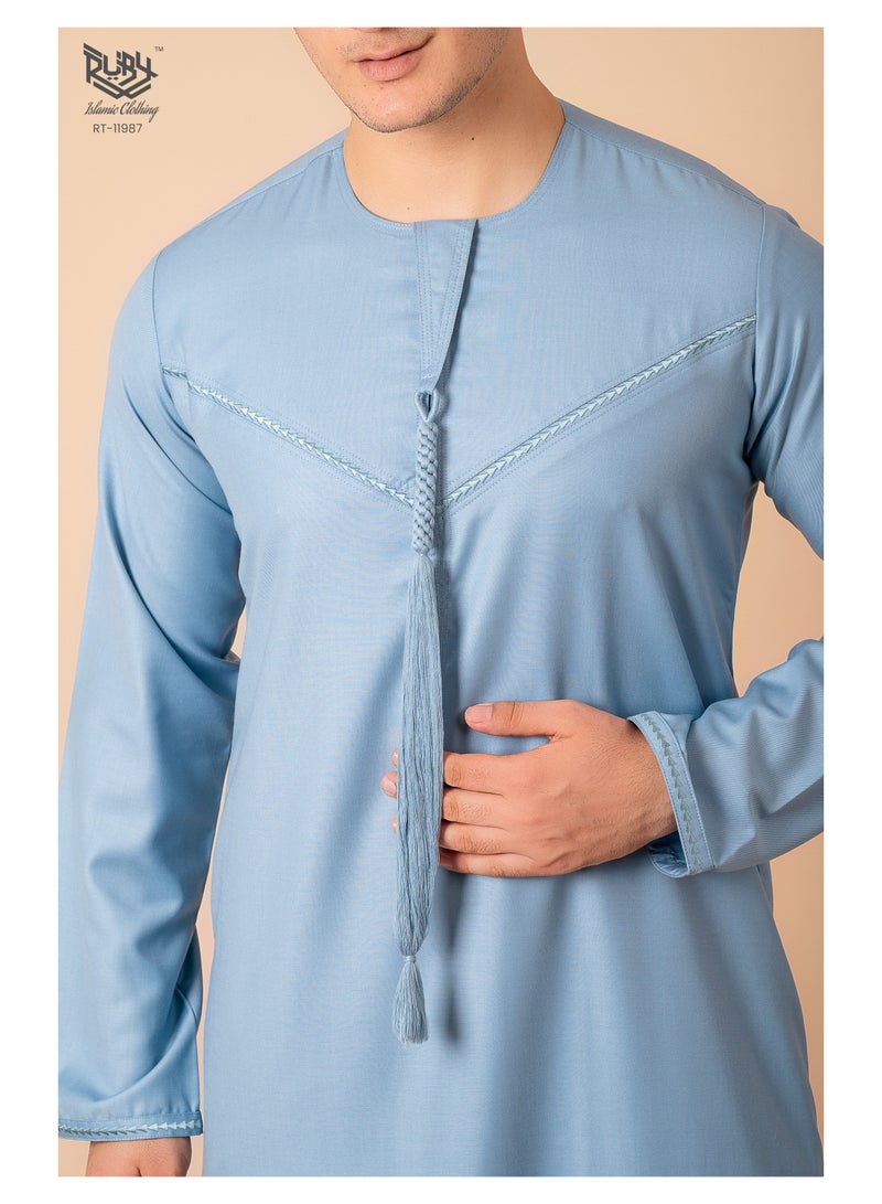 روبي للملابس الإسلامية ثوب إماراتي أزرق سمائي كلاسيكي للرجال بسحاب وتطريز معقد، كوفية رجالية بياقة مستديرة وأكمام طويلة، عباءة سعودية للمسلمين. - Image 4