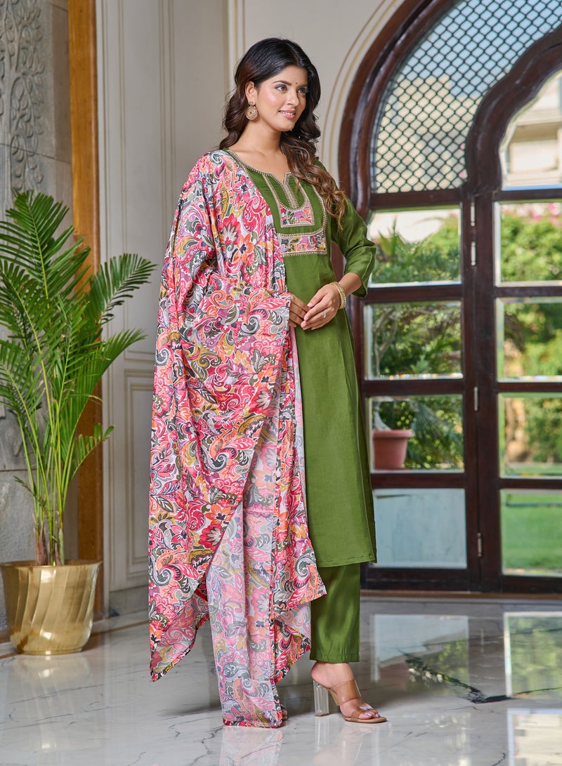 Women's embroidered Light Green Kurti with pant and dupatta set pis  - Image 2