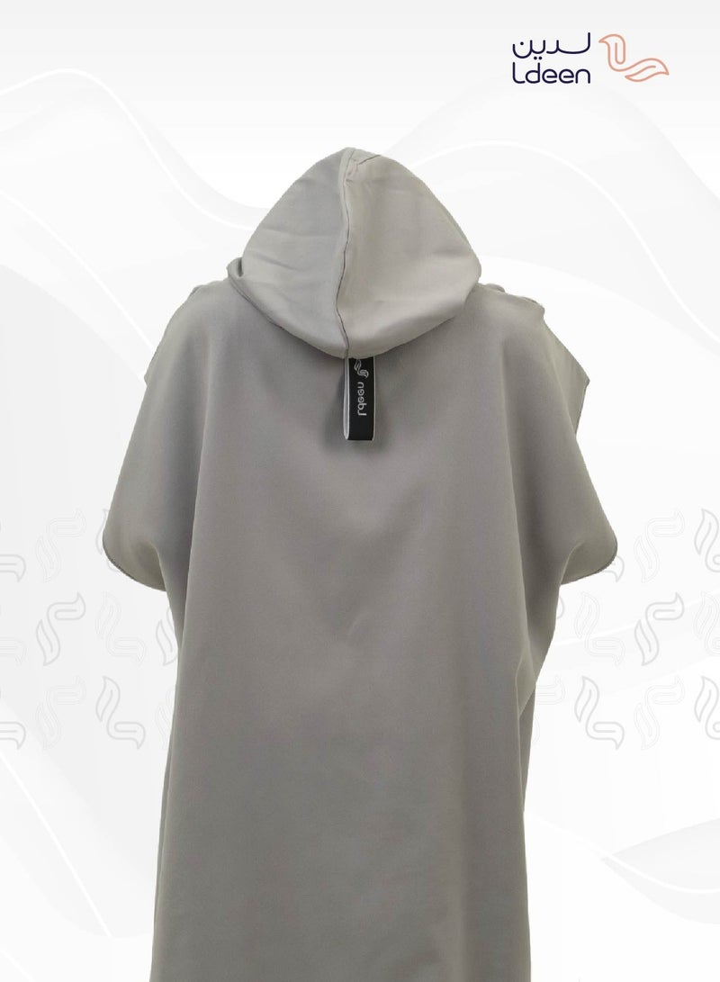 لدين روب مطوّر مصنوع من الألياف الدقيقة (مايكروفايبر) فائق الامتصاص مع ميزة الجفاف السريع بعد الاستخدام بتصميم أنيق وحجم مناسب مغلّف في حقيبة أنيقة ليكون رفيقك في كل وقت. - Image 4