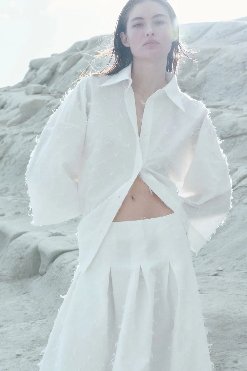 اتش اند ام قميص بقصّة فضفاضة مع شراشيب