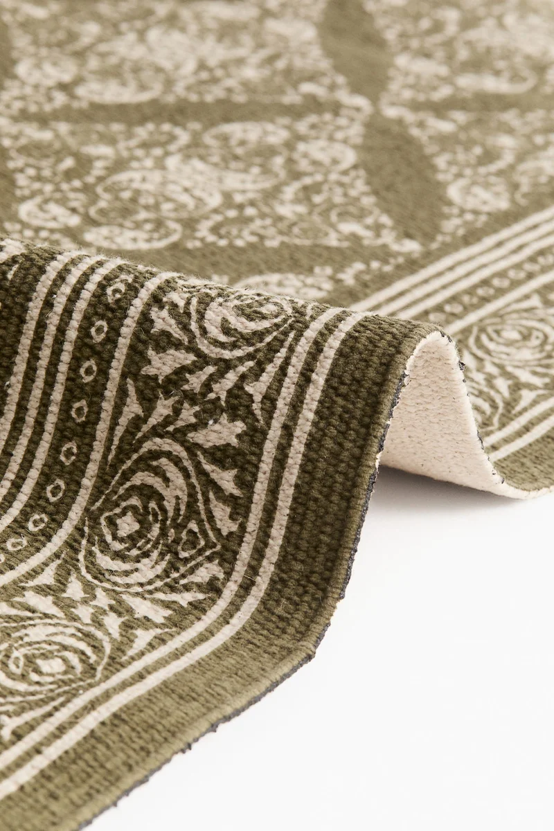 اتش اند ام سجادة منقوشة بشراشيب