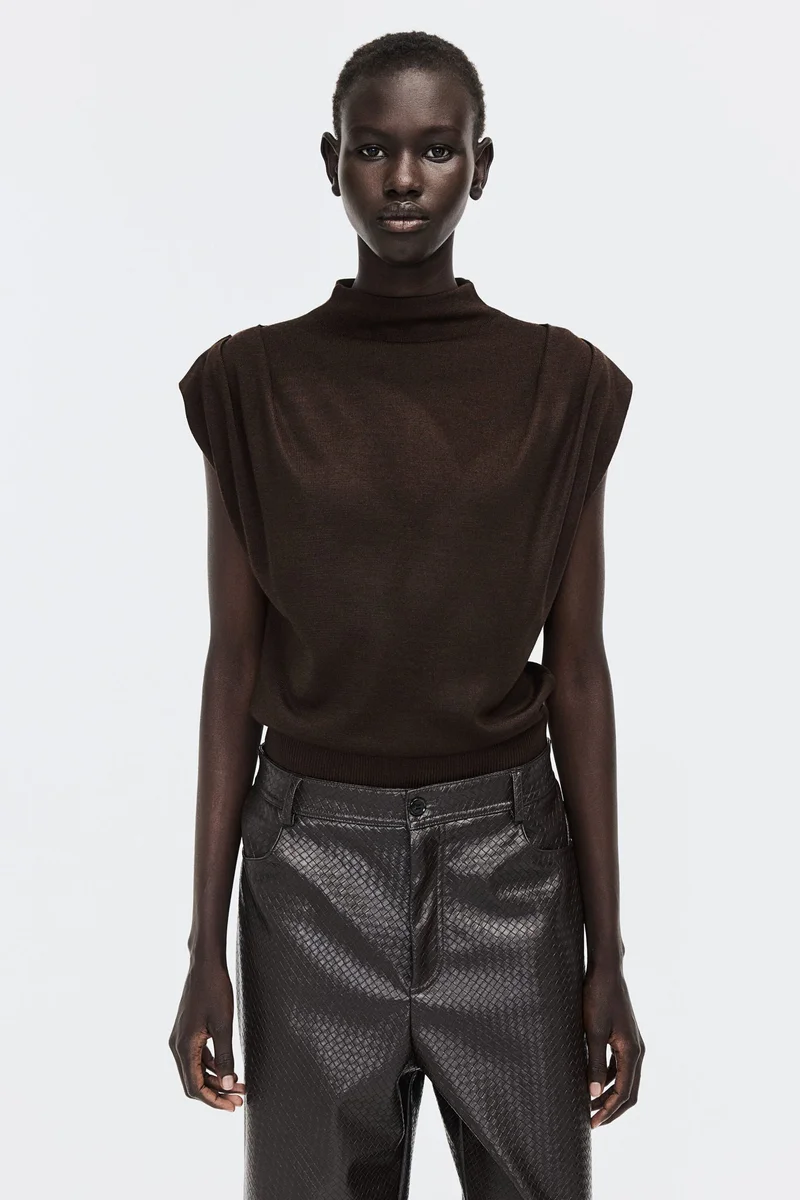 اتش اند ام بلوزة بحياكة ناعمة