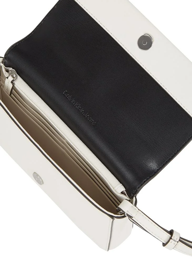 كالفن كلاين جينز Sculpted Ew Flap Phone Crossbody