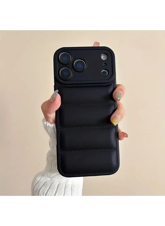 هذا المنتج عبارة عن حافظة هاتف مبطنة بتصميم "منفوخ" (Puffer) باللون الأسود لجهاز آيفون. 17 بروماكس