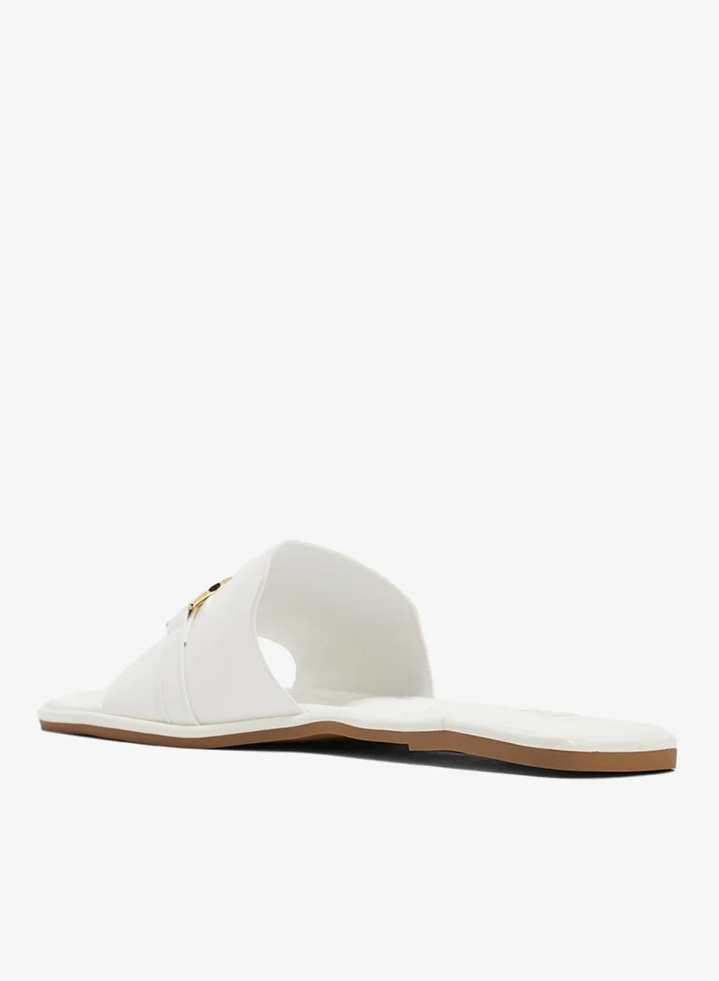 ايلا صندل نسائي مسطح