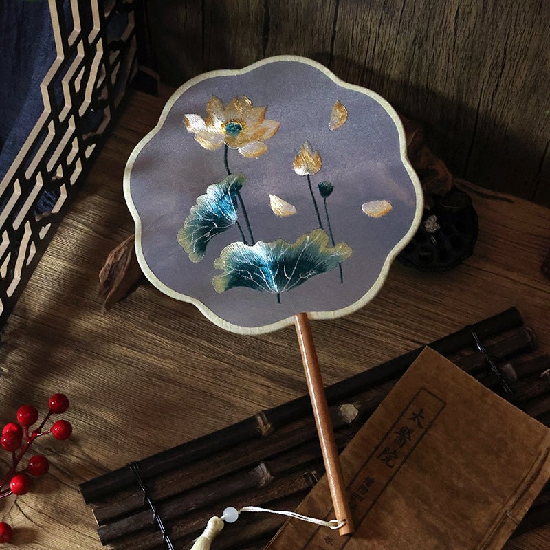 Suzhou embroidery fan shooting fan embroidery palace fan double-sided embroidery round fan boutique Suzhou round fan Chinese style Hanfu accessoriesDouble-sided embroidery-eight-gold lotus Double-sided embroidery-eight-gold lotus 