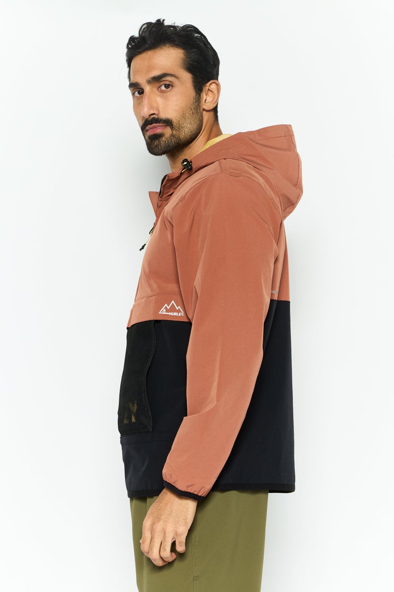 Hurley جاكيت واقي من الرياح بغطاء رأس للرجال بشعار العلامة التجارية، بني - Image 4