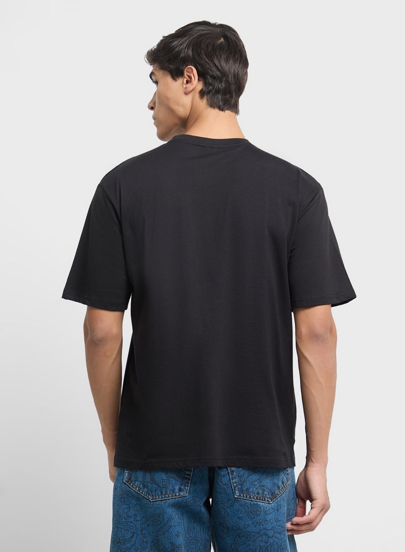 ديزني تيشيرت رجالي بقصة واسعة بياقة دائرية - Image 2