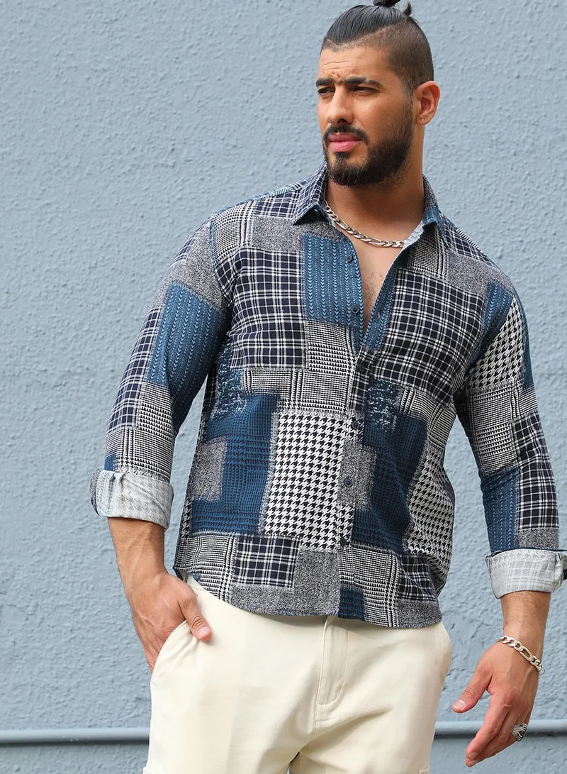 انستافاب بلس قميص رجالي كحلي بنقشة متعرجة بياقة واسعة وأكمام طويلة وفتحة أزرار من القطن بتصميم مريح للارتداء اليومي