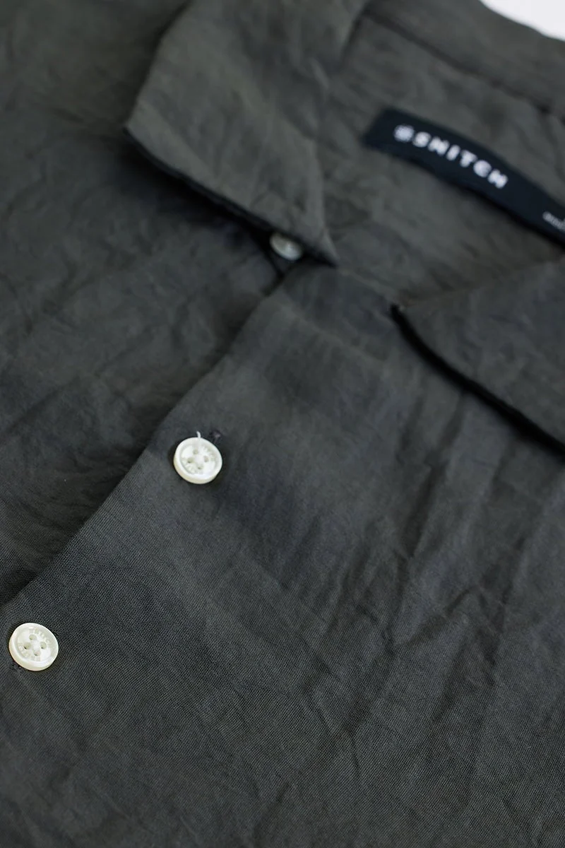 سنيتش قميص رمادي مجعد