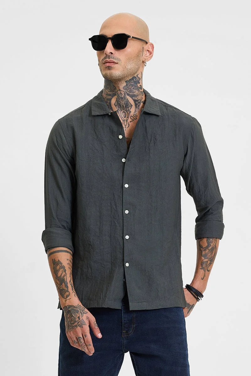 سنيتش قميص رمادي مجعد