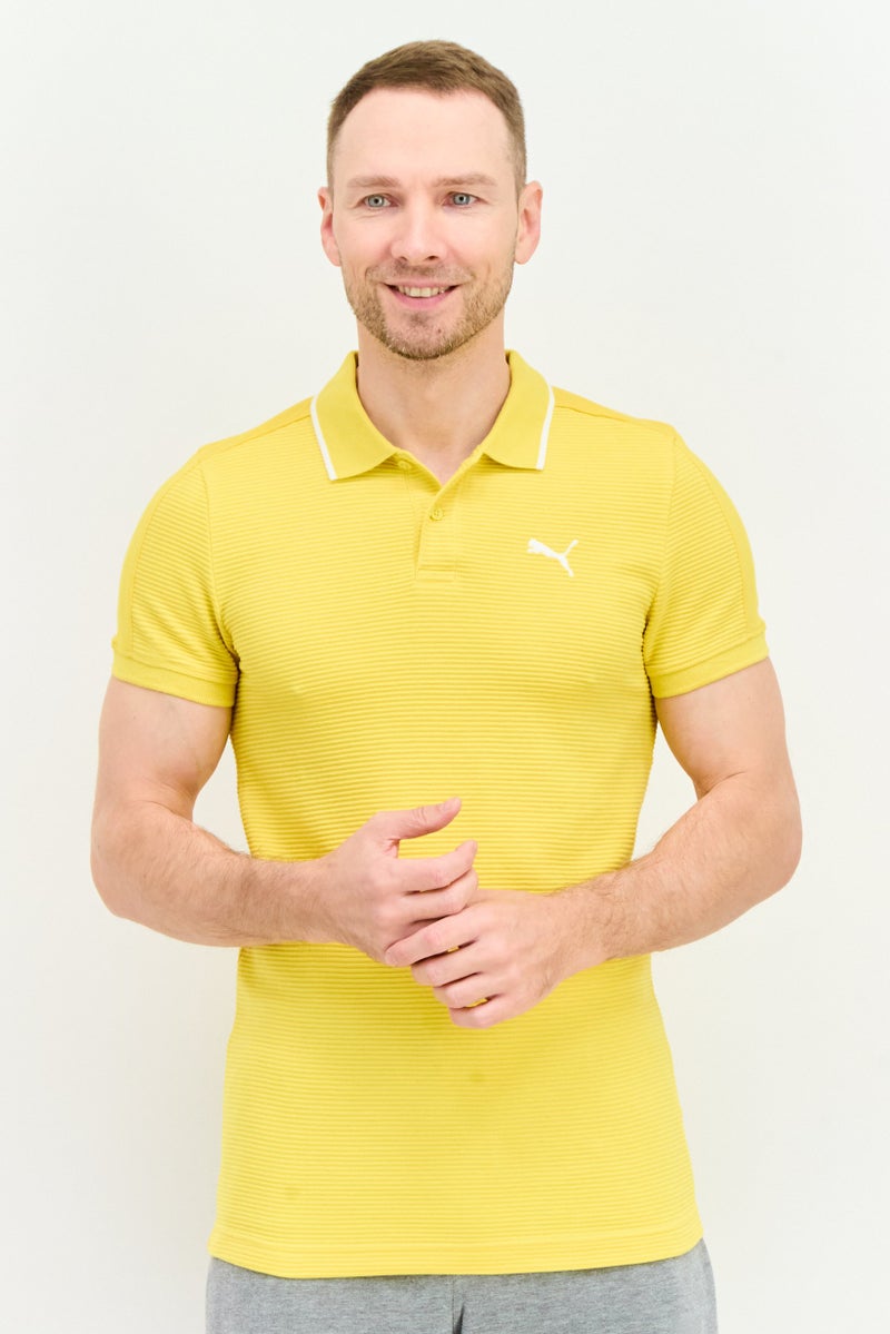 PUMA قميص بولو خارجي للرجال بقصة ضيقة بأكمام قصيرة، أصفر - Image 1