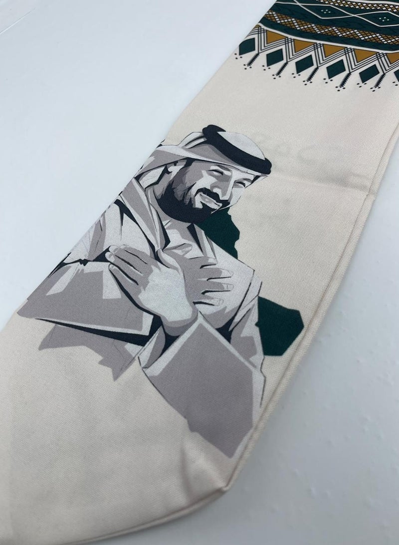 Patriotic Saudi Sash with National Emblems & Calligraphy - Image 5
