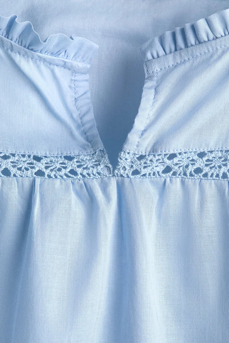 اتش اند ام بلوزة قطن بحواف مكشكشة