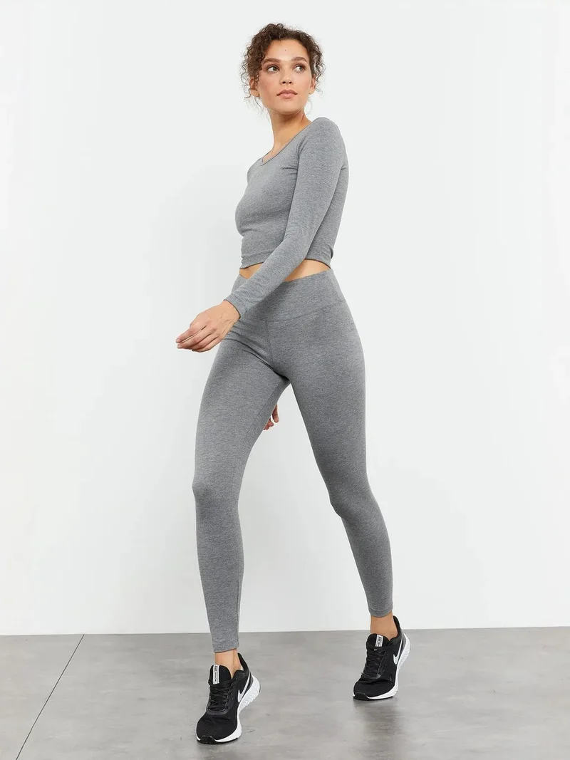 تومي لايف TOMMY Slim-Fit Long Sleeve Crop Top