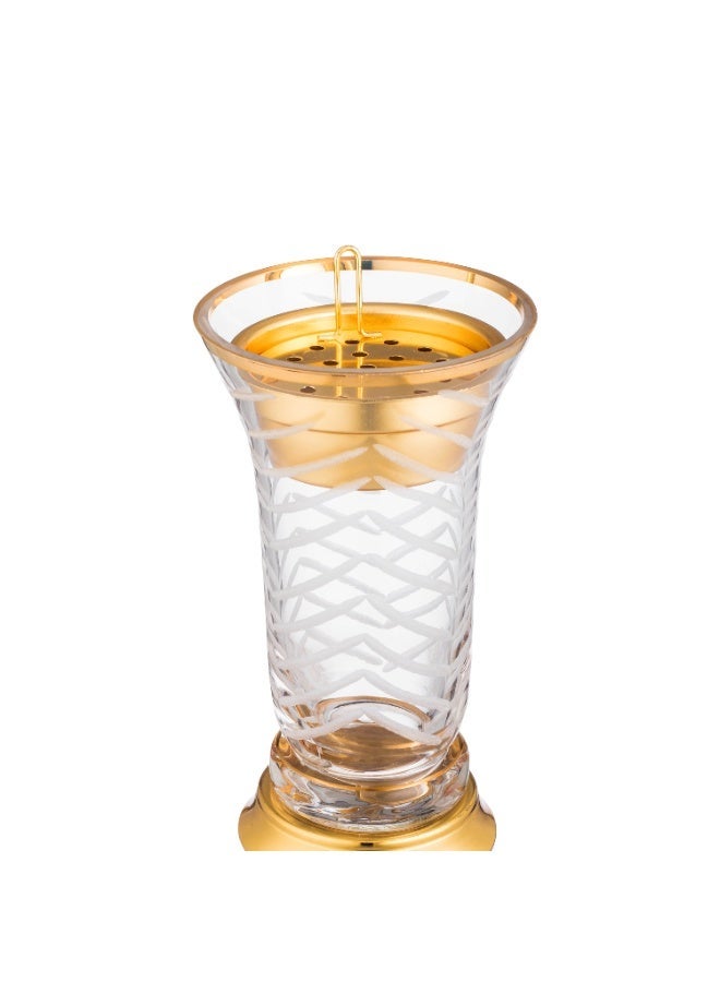 السيف  مبخرة زجاجية منقوشة بقاعدة وغطاء معدني ذهبي. تُستخدم للعود والعطور والبخور، ومناسبة لحفلات الاستقبال والأعراس. - Image 3