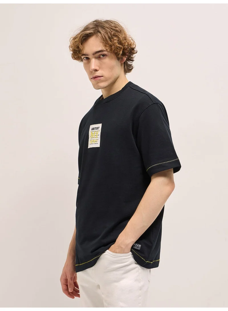 ذا بير هاوس تيشيرت رجالي أسود بطبعة جرافيك بياقة دائرية