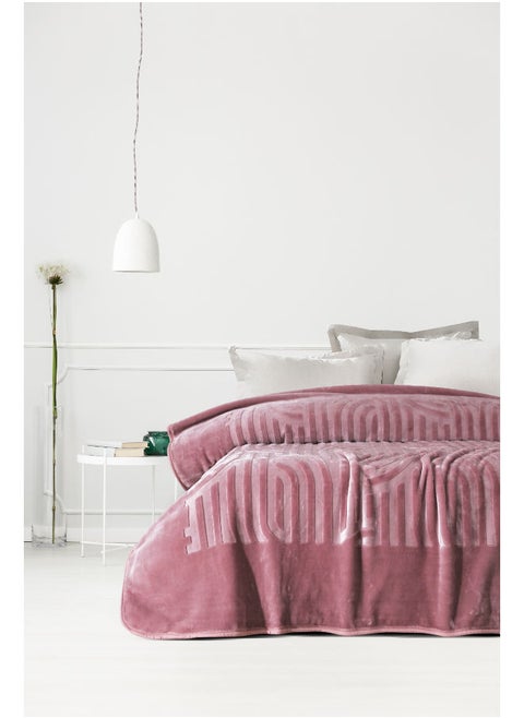 Engraved Single Blanket1 Ply Blanket Size - 180 x 240 cm Weight - 2.280 Kg 100% Polyester Embossed design