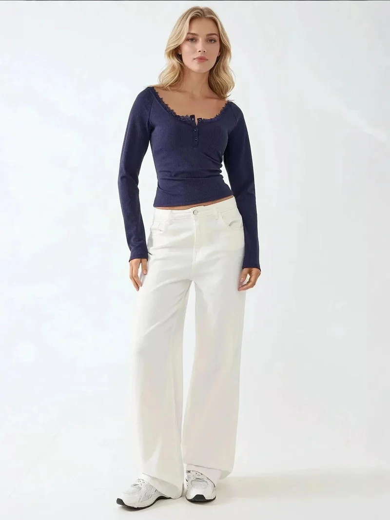 هيكاب بلوزة بأكمام طويلة بقصة ضيقة وتفاصيل دانتيل