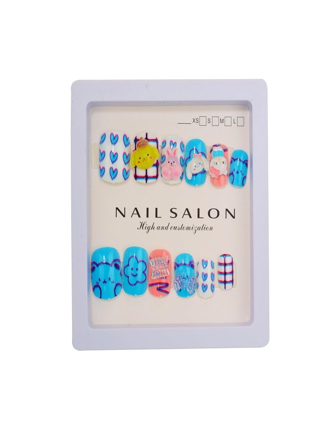 شيري بوكس مجموعة أظافر كرتونية ثلاثية الأبعاد جميلة ولطيفة من CherryBox، مكونة من 12 قطعة للأطفال والكبار، بتصميم كرتوني كاواي مصنوع من الراتنج (لون أزرق مع لمسة وردية وكريمية). - Image 1