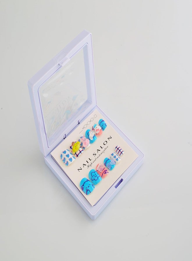 شيري بوكس مجموعة أظافر كرتونية ثلاثية الأبعاد جميلة ولطيفة من CherryBox، مكونة من 12 قطعة للأطفال والكبار، بتصميم كرتوني كاواي مصنوع من الراتنج (لون أزرق مع لمسة وردية وكريمية). - Image 3
