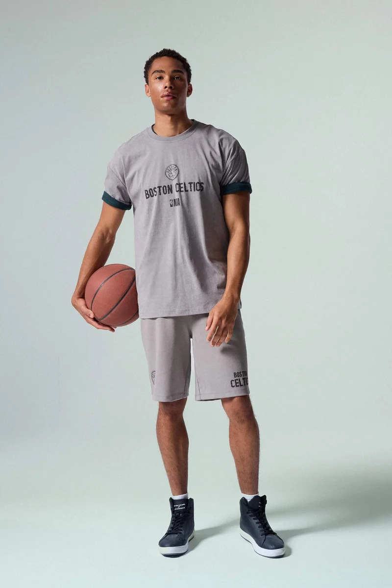 ديفاكتو Boston Celtics Licensed Oversize Fit Short Sleeve T-Shirt