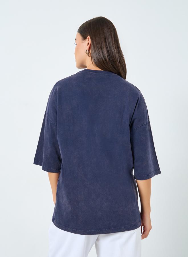 ستايلي تيشيرت فضفاض بتفاصيل مُطرّزة - Image 4