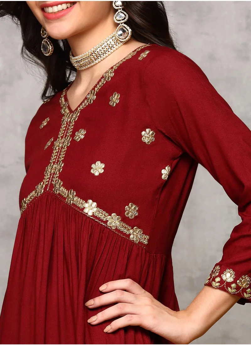 آي شين A-Line Fit Embroidered Pattern Round Neck Three-Quarter Sleeves MAROON Colour Woven Cotton Kurta Set for Women with Semi Elastic Closure - A Timeless Addition to Your Collection
