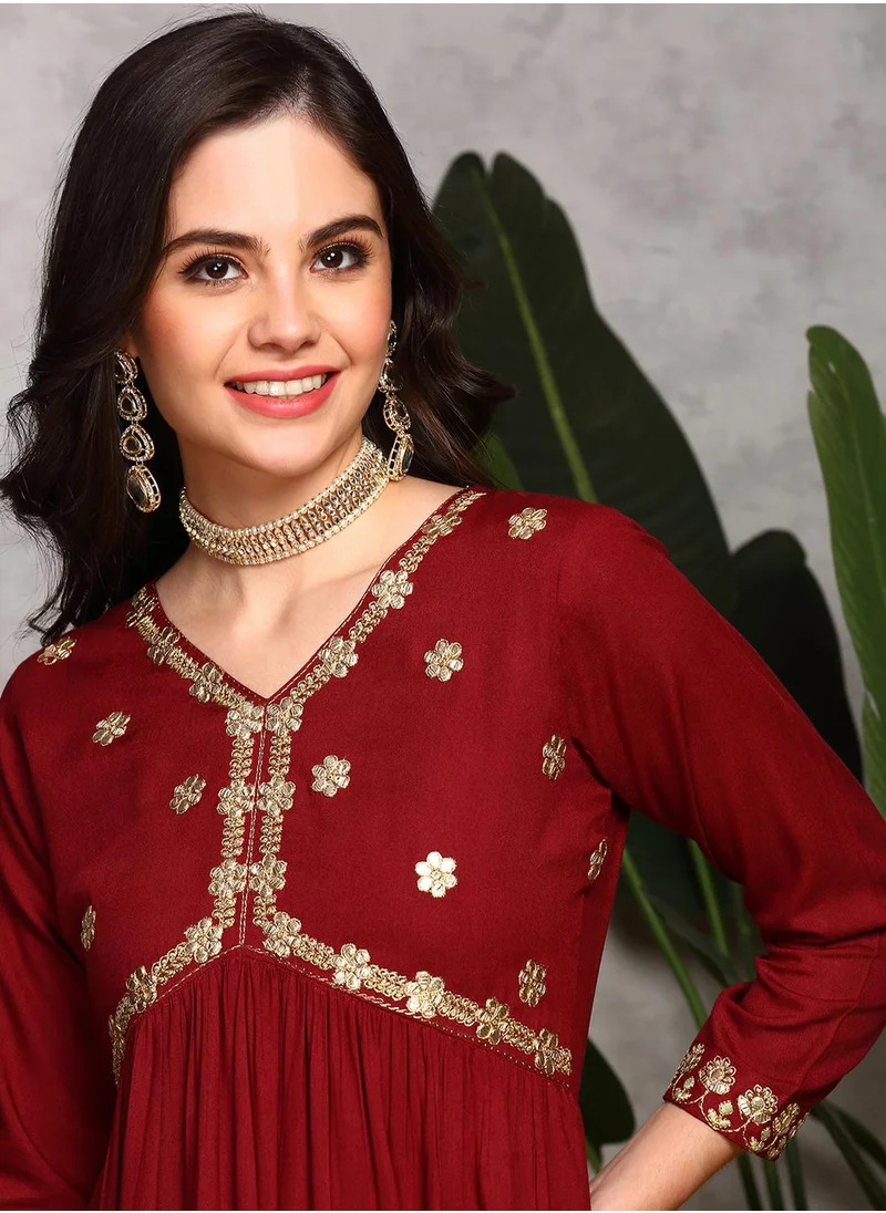 آي شين A-Line Fit Embroidered Pattern Round Neck Three-Quarter Sleeves MAROON Colour Woven Cotton Kurta Set for Women with Semi Elastic Closure - A Timeless Addition to Your Collection
