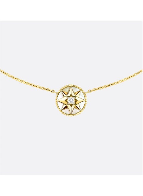 Elegant Lucky Star Medallion Necklace – Classic Timeless Pendant Jewelry for Women Daily Wear or Special Occasions
