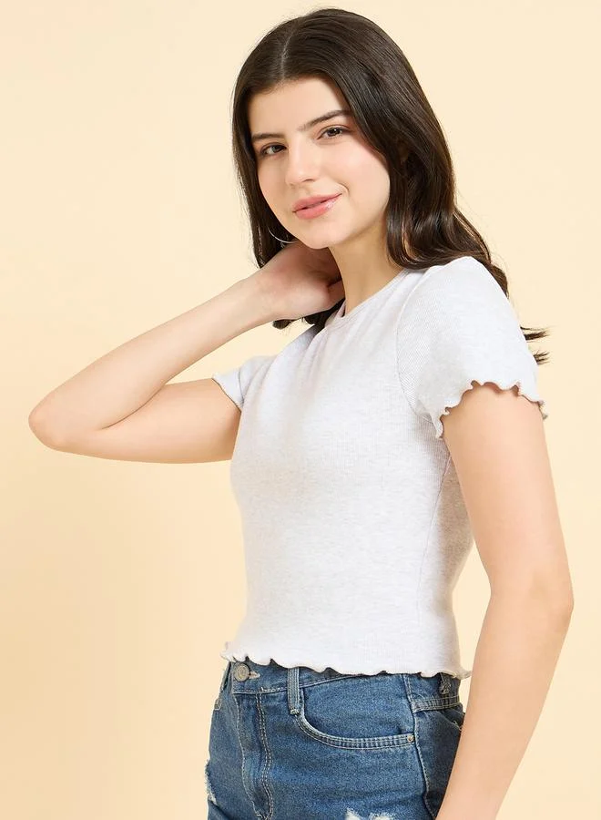 أوجيدر بلوزة مضلعة بحواف صدف وأكمام قصيرة