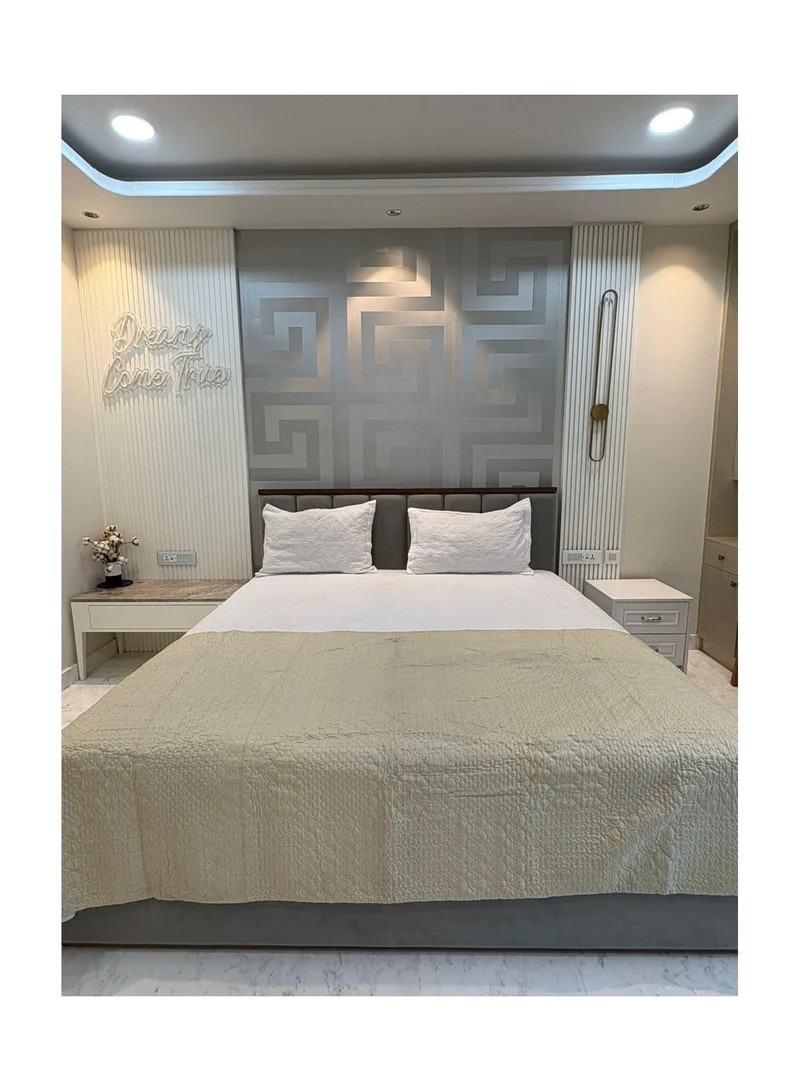 Tohfa Luxe Cream Silk Quilted Bed Throw - 210 x 240 cm