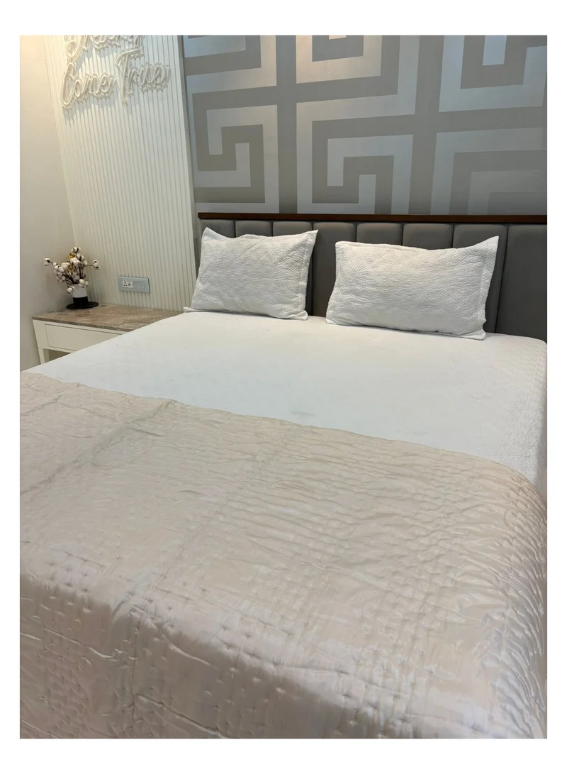 Tohfa Luxe Cream Silk Quilted Bed Throw - 210 x 240 cm