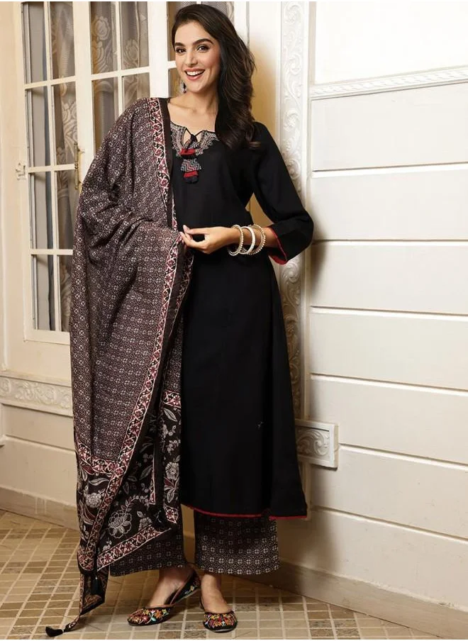 آي شين Palazzo Women Black Rayon Kurta Set with Embroidered pattern Tunic and Palazzo features a Round neckline and Three-Fourth Sleeve secured with Elastic closure and styled in Straight Fit ideal for Festive moments — perfect for fashion-forward occasions.